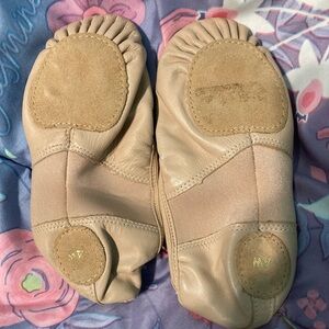 Capezio 4w ballet shoes